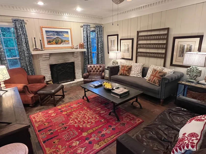 Elegant 5 Bedroom East Memphis Home - Image 1