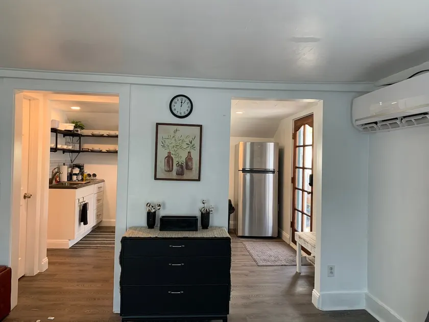 Beautiful 2nd story apartment 10 minutes from 2 state parks.  - Image 1