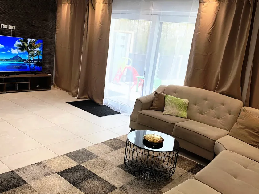 House with 5 bedrooms 2 bathrooms 1 living room 3 parking spaces - Image 1