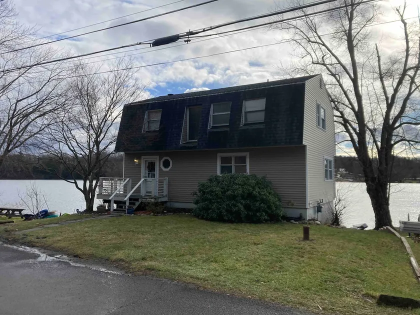 Nana's Place on The Lake - Image 1