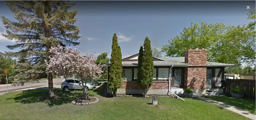 Across the street from West Edmonton Mall - Image 1