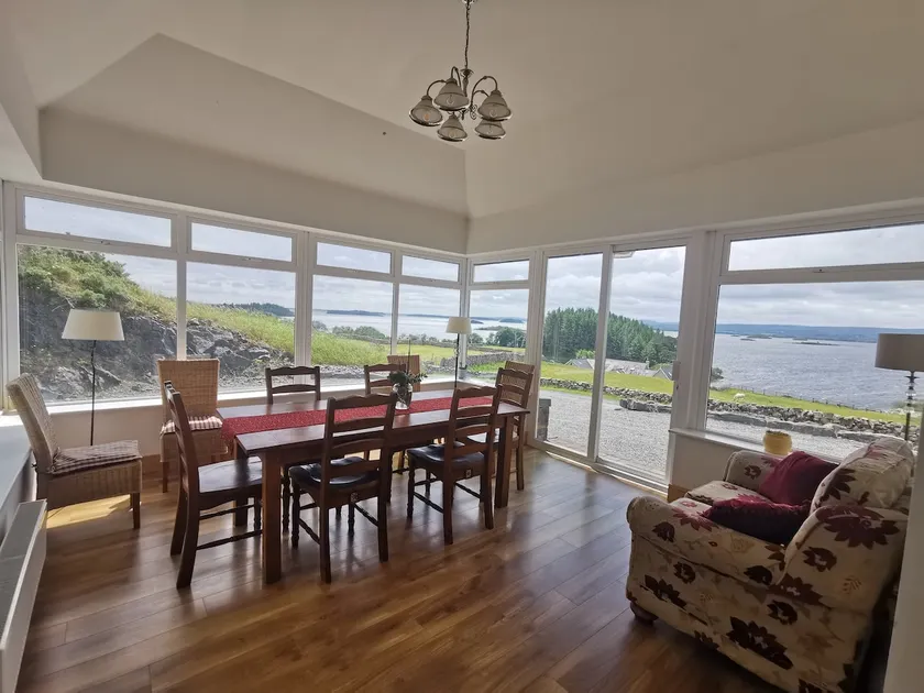 Lakeshore Panoramic View,Spacious,Connemara Galway - Image 1