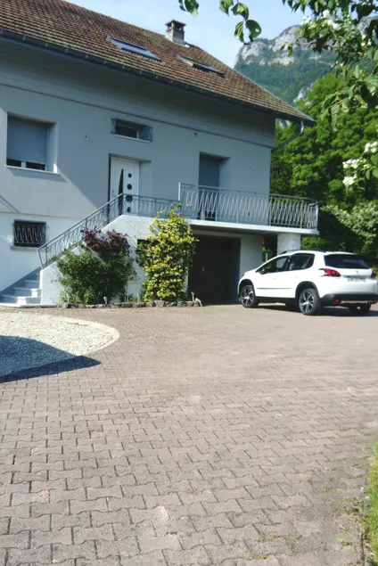 2-bedroom apartment Lake view and beautiful Panorama - Image 1