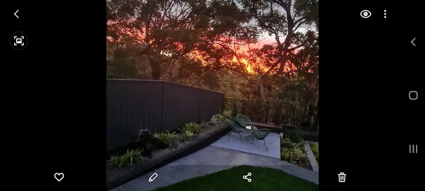 Tranquility in town, 2 bedroom unit, bush aspect - Image 1
