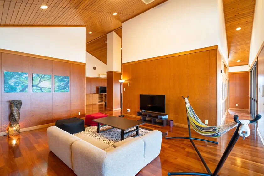 Expansive Balcony, BBQ, Jacuzzi, Sleeps up to 13! - Image 1
