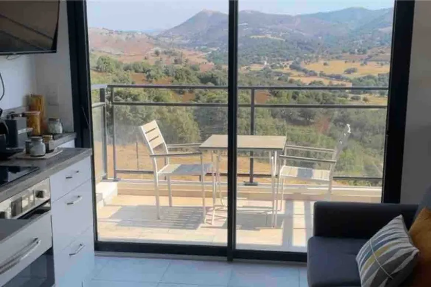 Nice studio with mountain views - Image 1