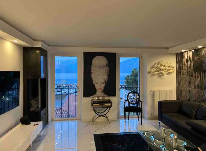Luxury modern apartment on the lake - Image 1