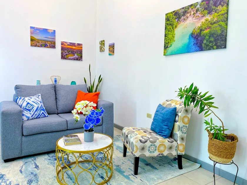Kingston City Centre Oasis (new 1 bed, 1 bath apt) - Image 1