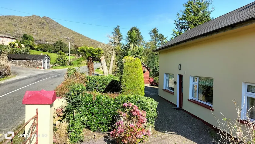 Ellie's cottage.lauragh.beara peninsula. - Image 1