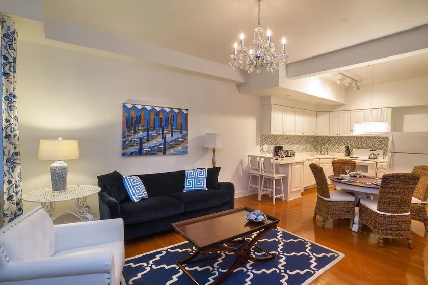 Bright Flat in Historic Downtown McMinnville - Image 1