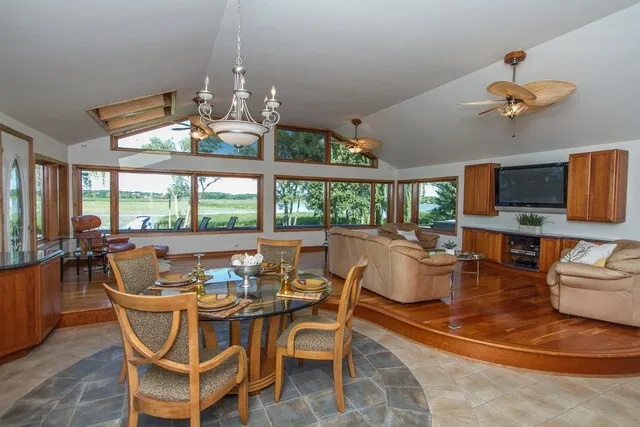 ”About Time” You will love it! -12 beds - Image 1