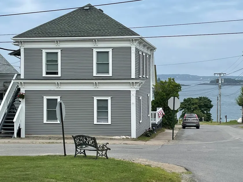 Updated Historic Water St 2 Bdr, 2 Bath apartment. - Image 1