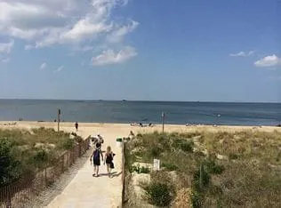 Play by the Bay 1 MIN TO WATER - Image 1