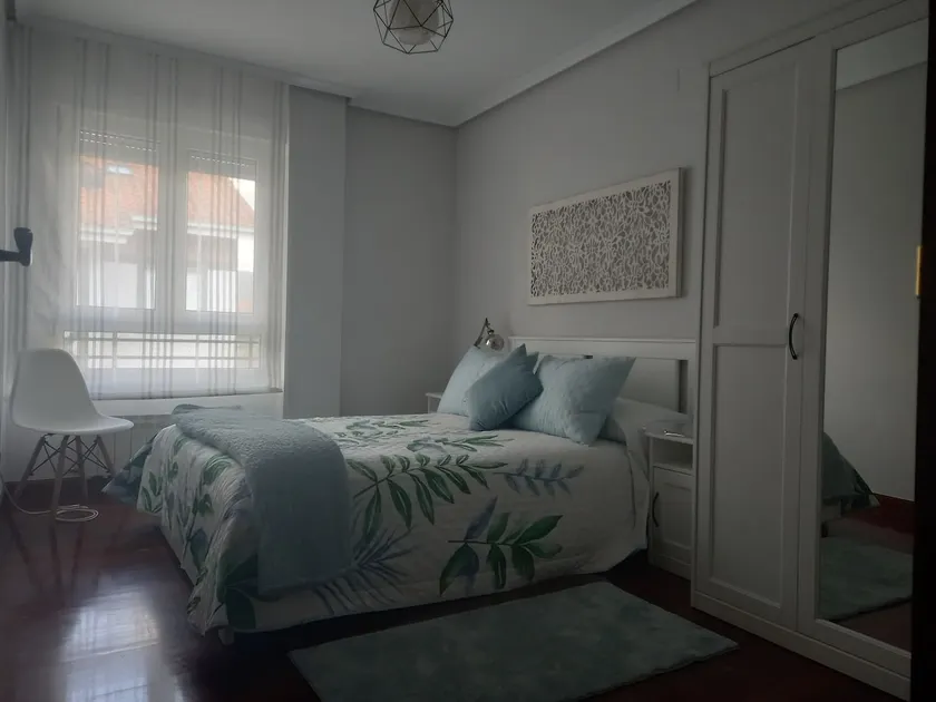 Los Rosales - Image 1