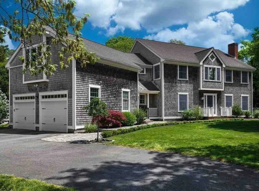 Stunning 4 bedroom with access to private beach - Image 1