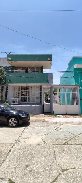 Spacious and comfortable apartment, great location. - Image 1