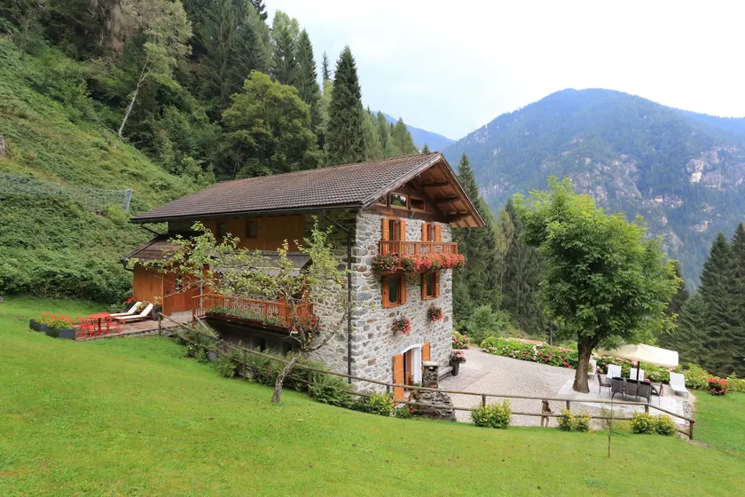 Chalet in the Dolomites - Image 1
