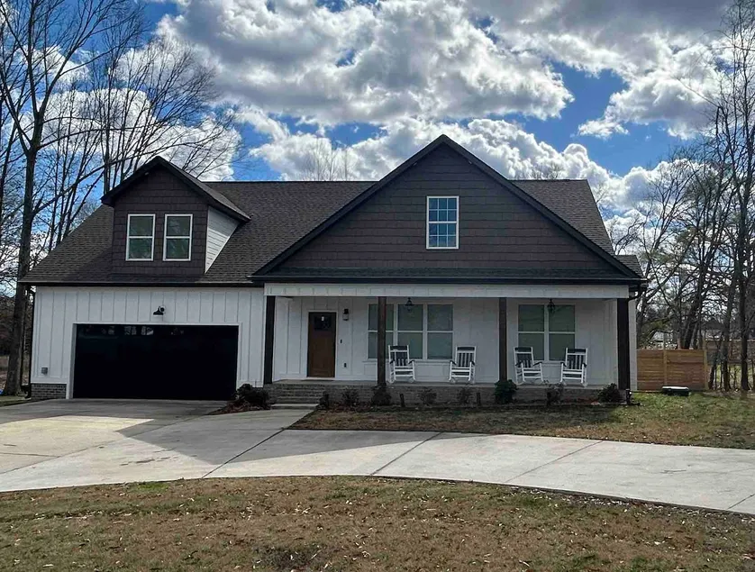 Modern Farmhouse on 1.5 Acres – Near Chattanooga - Image 1