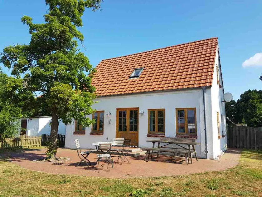 Lille Sommerhus – Authentic Island Home - Image 1