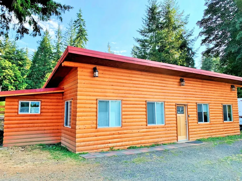Lake Nahwatzel Resort, Cabin #3, Shared Dock just steps away! - Image 1