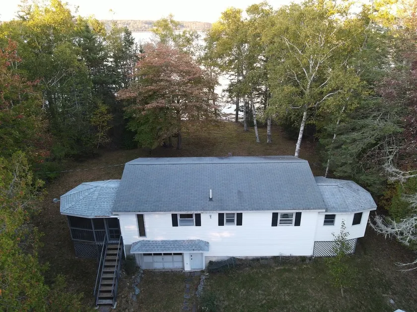 Raccoon Cove Waterfront Hideaway - Image 1