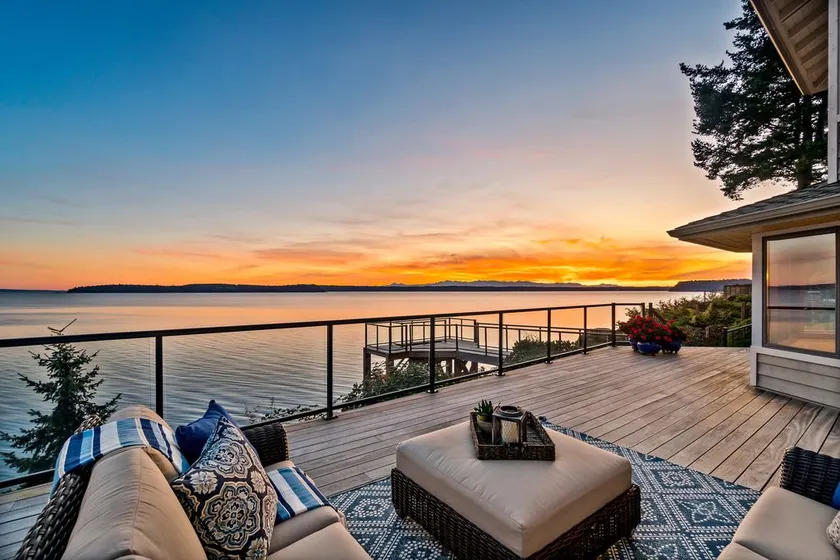 Spectacular Puget Sound Beach Front House - Image 1