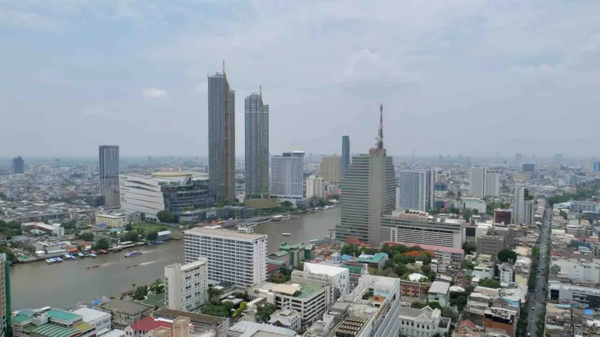 Nice room w/ river view located in city center - Image 1
