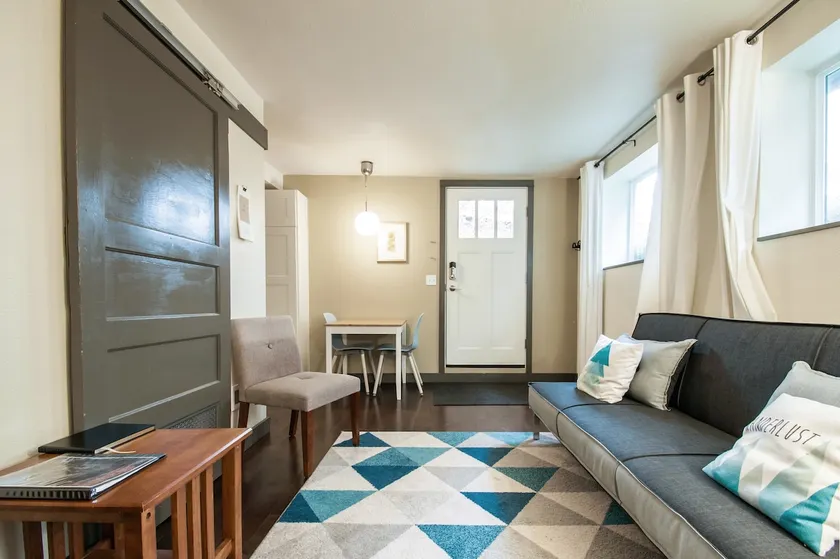 Cozy Apt in Historic Craftsman; Prime Location! - Image 1