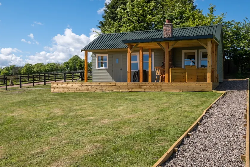 'Heartland' with open fire and hot tub & free wood - Image 1