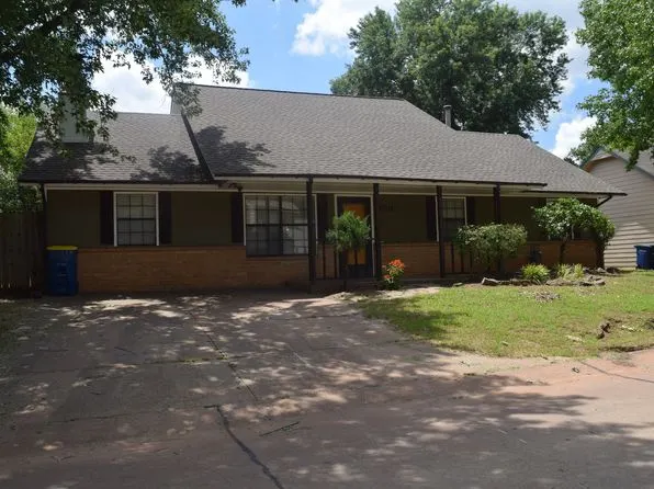 Crestwood Bungalow - Image 1