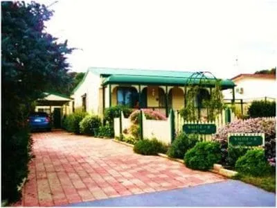 WATTLE-B-COTTAGE LOCHSPORT PET FRIENDLY - Image 1