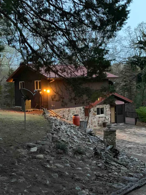 Cozy Cabin, private getaway on Bull Shoals Lake. - Image 1