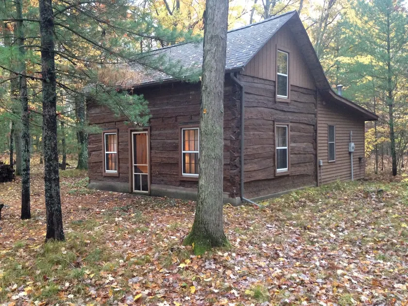 Authentic 1830s Log Cabin in Woods w/Lake Access - Image 1