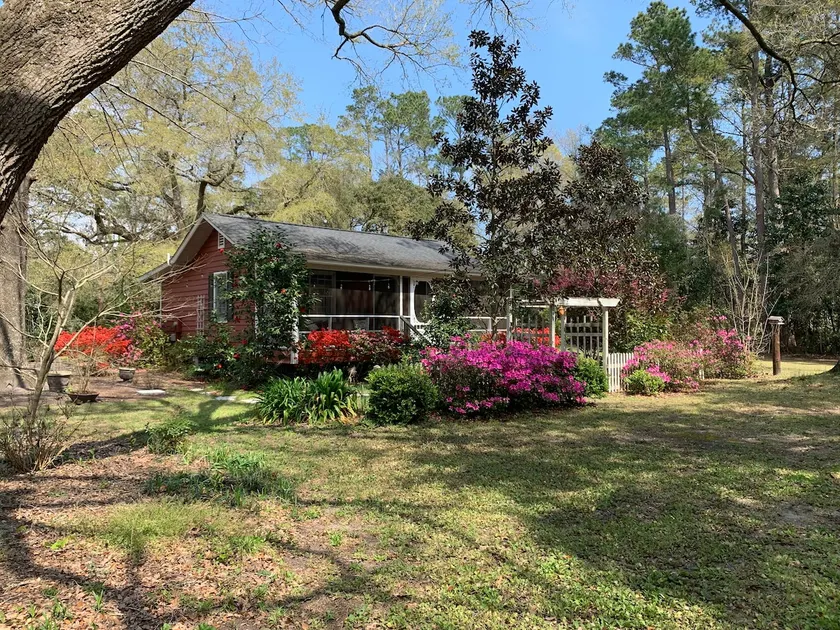 Cottage in the Oaks  is a  restored Historical Cottage from the late 1800’s - Image 1