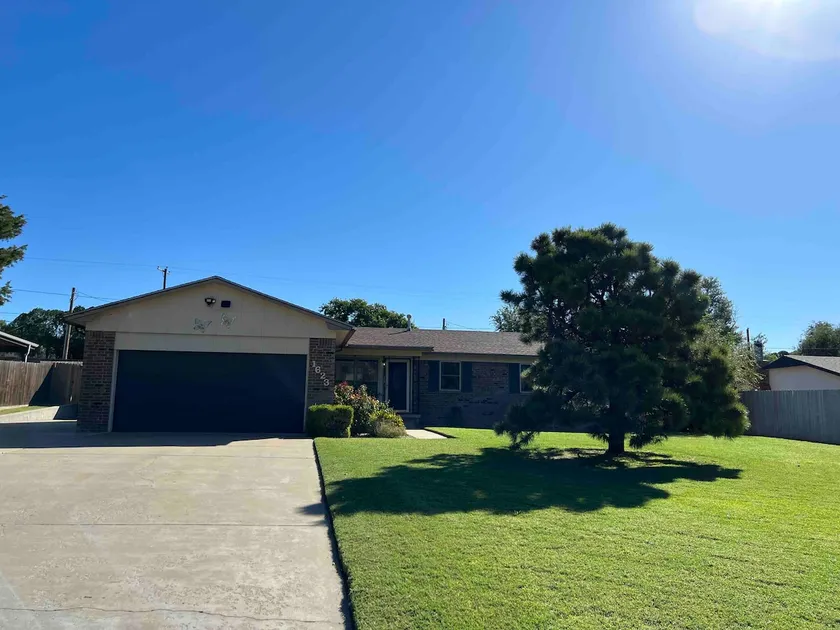 Updated three bedroom home across from park - Image 1