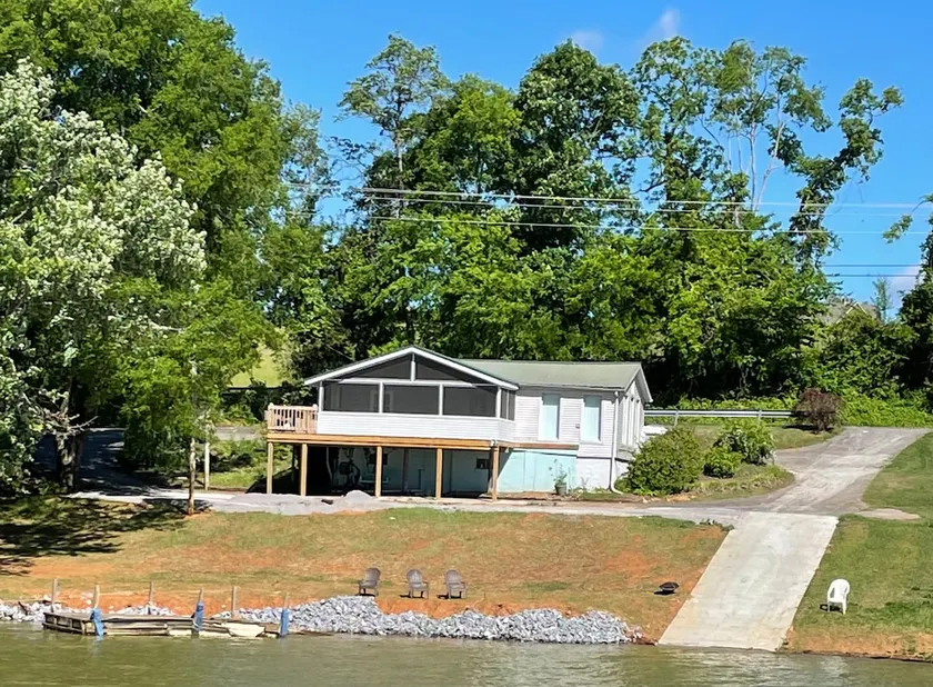 Douglas Lake Campground Lakefront House, Dandridge - Image 1
