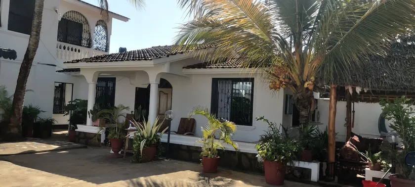 Guest house for rent 500 metres from Serena Beach - Image 1