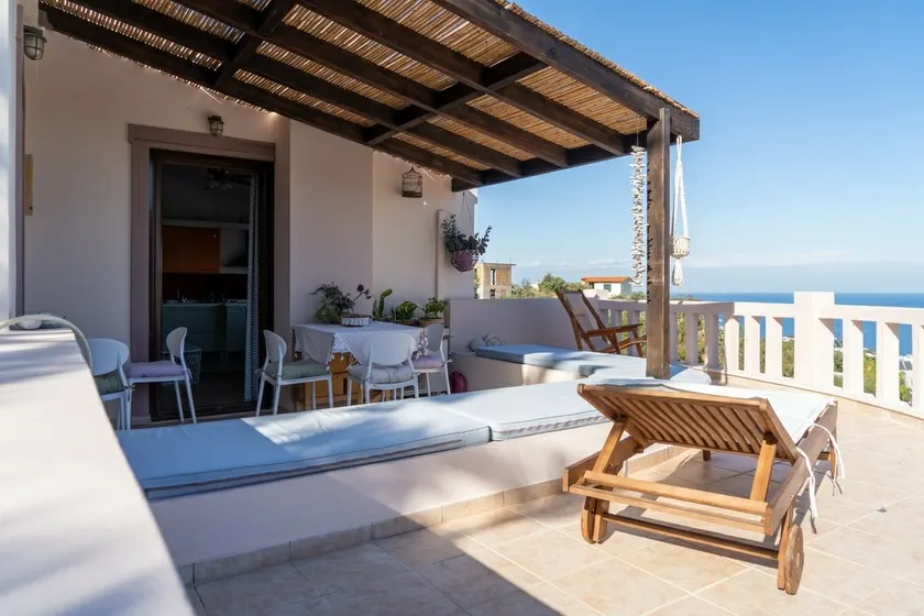 Modern house with sea view - Image 1