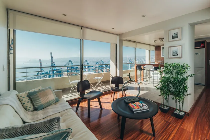 Spectacular panoramic view of the bay. - Image 1