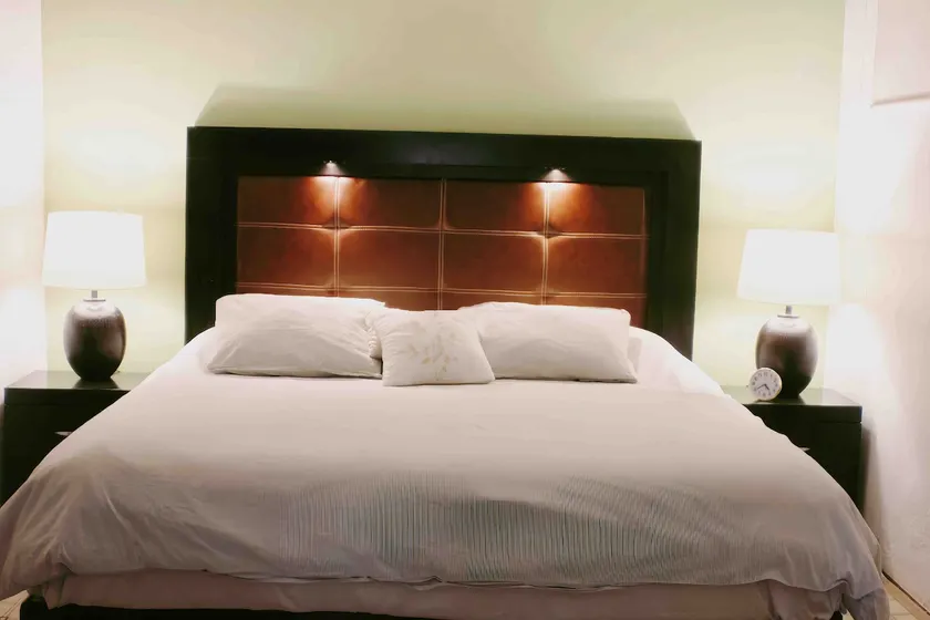 Beautiful & Spacious Private Suite - Image 1