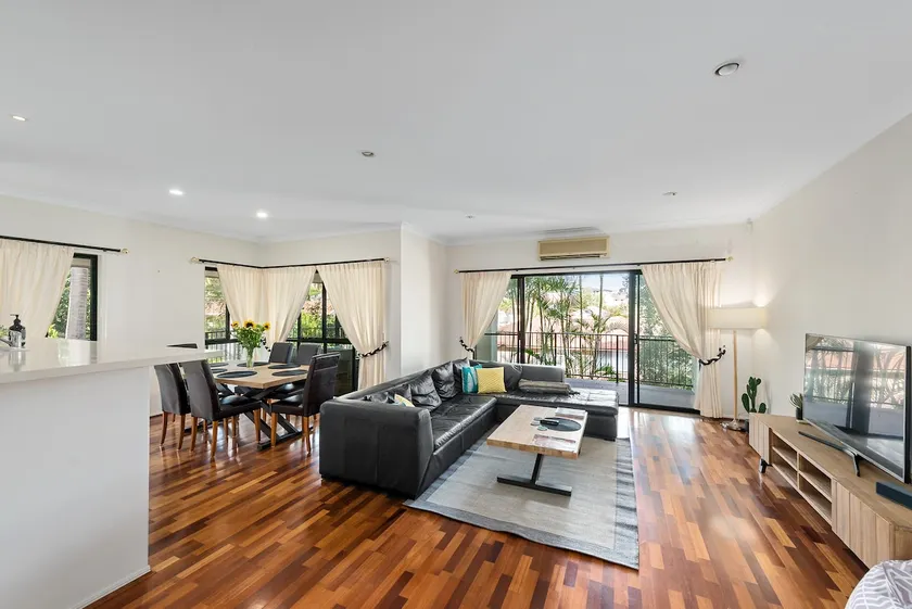 Graceland! 3 Bett / 2 Bad / 2 Autohaus in Mt Ommaney - Image 1
