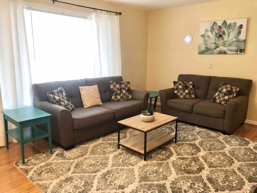 *Welcoming Cary Townhome*King Bed*Long Term Stays* - Image 1