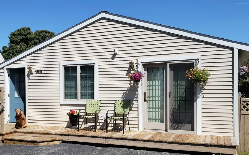 Lola's Retreat, near ferry to Mackinac Island - Image 1