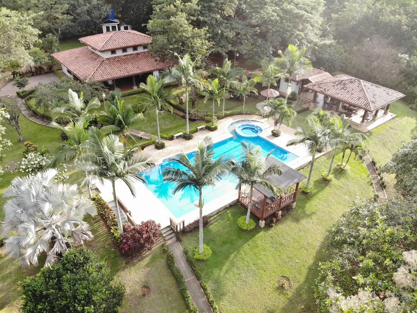 Quinta El Poblado 30 minutes away from Jacó Beach - Image 1