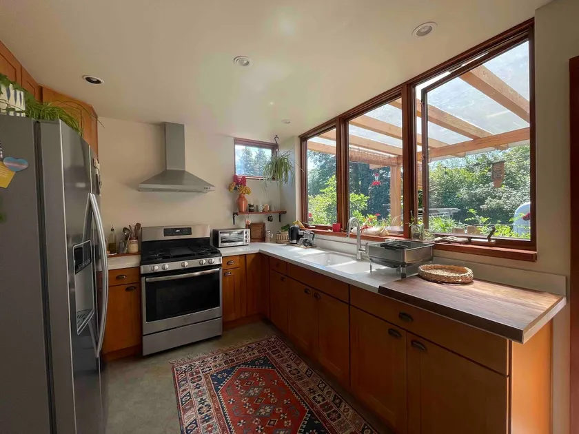 Garden Guesthouse with bedroom loft - Image 1