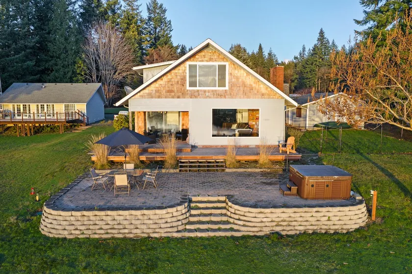 Hammersley Inlet- Cozy Low Bank Waterfront - Image 1