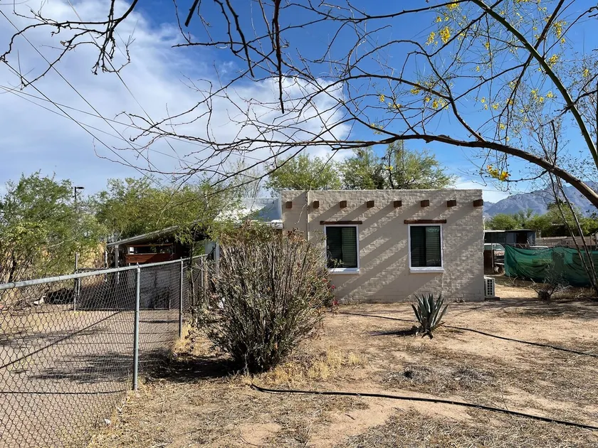 A renovated old pueblo house - Image 1