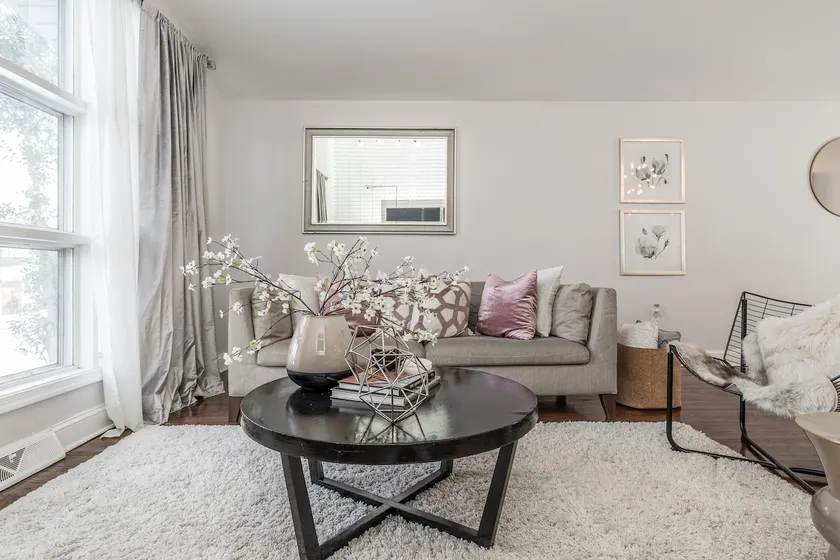 Newly renovated modern home - Image 1