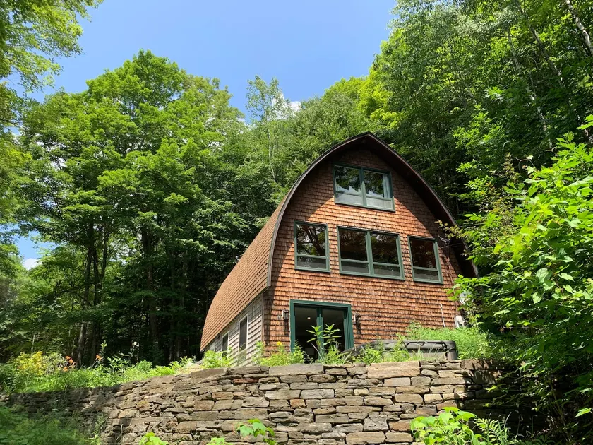 Cozy Bow House Perched in Trees w/ Hot Tub & View - Image 1