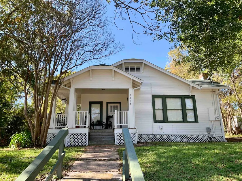 Back In Time Bearkat Bungalow - Image 1
